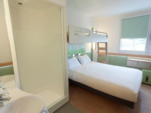 ibis budget Cherbourg - La Glacerie : photo 2 de la chambre chambre triple