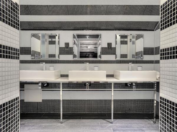 Stay Central Hotel : photo 3 de la chambre private dorm - the ultimate party room