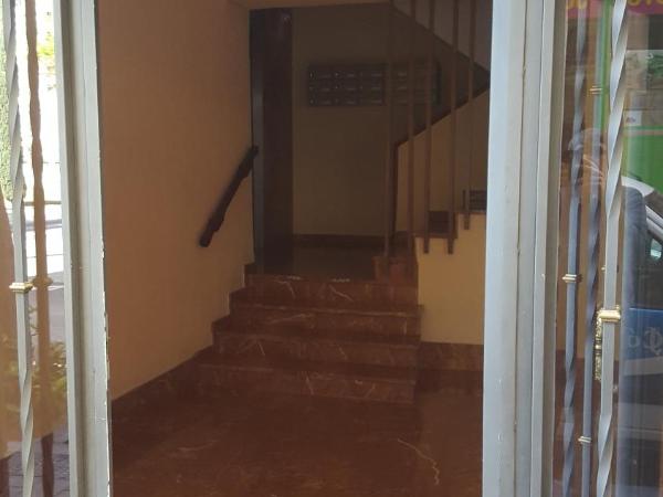 Guesthouse Central : photo 5 de la chambre chambre lits jumeaux avec salle de bains privative (sans douche)