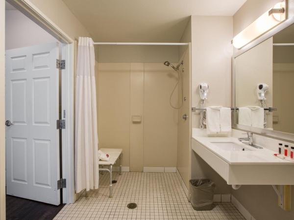 Baymont by Wyndham Albuquerque Airport : photo 3 de la chambre chambre lit king-size - accessible aux personnes à mobilité réduite - non-fumeurs 