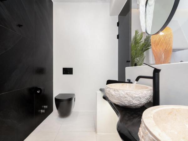 Portara Seaside Luxury Suites : photo 6 de la chambre appartement deluxe avec jacuzzi - vue sur la ville