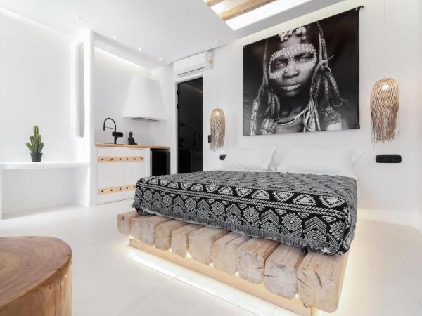 Portara Seaside Luxury Suites : photo 1 de la chambre appartement deluxe avec jacuzzi - vue sur la ville