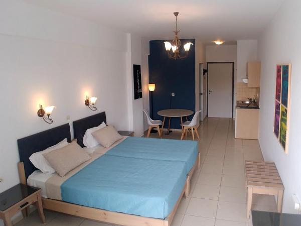 Yacinthos : photo 6 de la chambre studio - vue sur piscine (2 adultes)