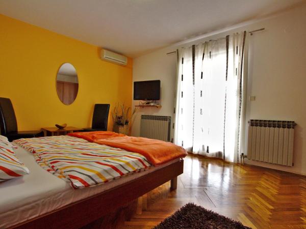 Apartments and Rooms Irena : photo 5 de la chambre appartement 1 chambre confort avec balcon