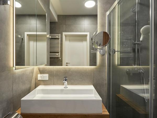 RAJSKA 3 by PI Apartments : photo 10 de la chambre hébergement vert bouteille