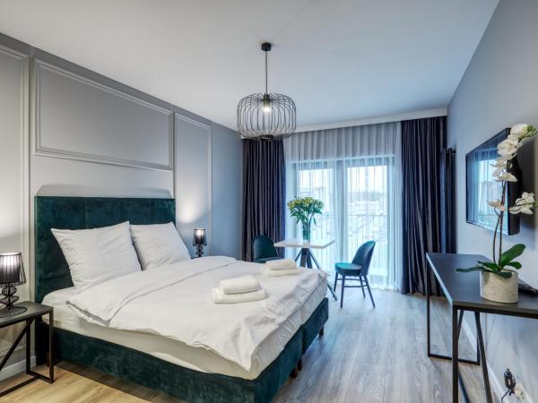 RAJSKA 3 by PI Apartments : photo 1 de la chambre hébergement vert bouteille