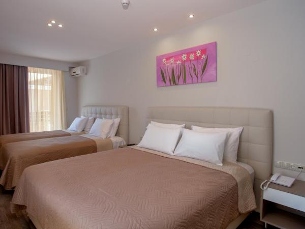 Irini Hotel : photo 3 de la chambre chambre deluxe avec 2 lits queen-size