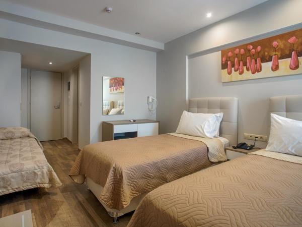 Irini Hotel : photo 3 de la chambre chambre familiale avec balcon