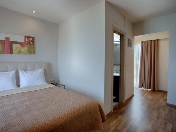 Irini Hotel : photo 1 de la chambre chambre double ou lits jumeaux deluxe - vue sur ville 