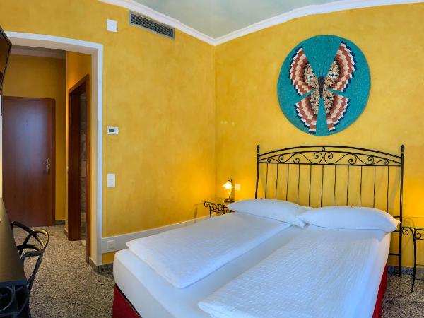 Hotel&Hostel Montarina : photo 2 de la chambre chambre double avec salle de bains