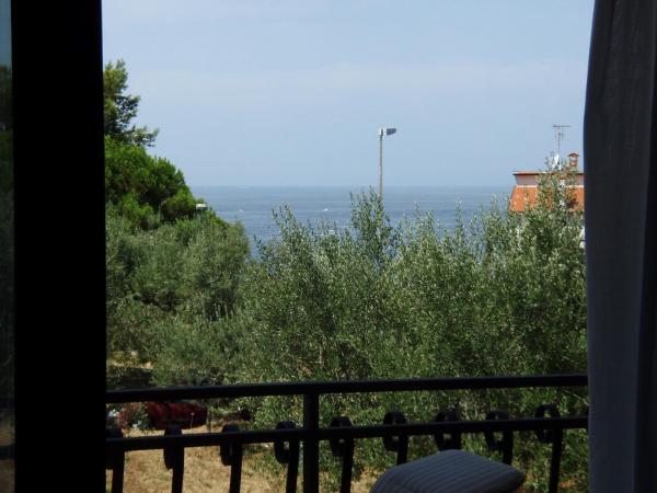 Guest House Zohil : photo 10 de la chambre chambre double avec balcon - vue sur mer