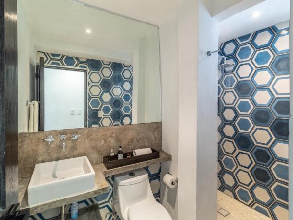 Cuale : photo 10 de la chambre appartement avec balcon