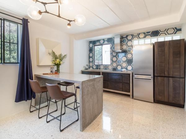 Cuale : photo 6 de la chambre appartement avec balcon