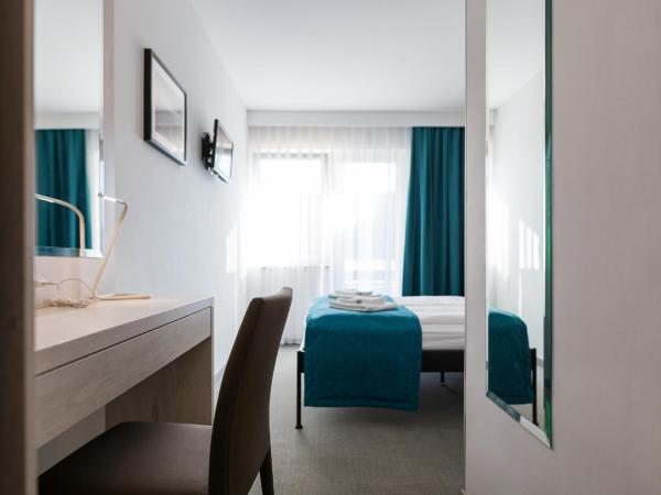 Hotel Porec : photo 4 de la chambre chambre double ou lits jumeaux avec balcon