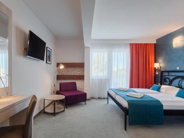 Hotel Porec : photo 2 de la chambre chambre double supérieure avec balcon