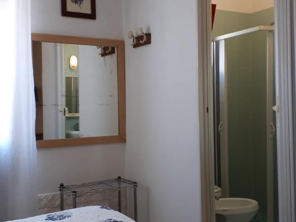 Hotel Villa Dina : photo 1 de la chambre chambre quadruple standard