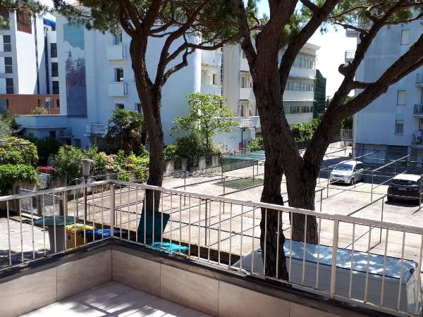 Hotel Villa Dina : photo 1 de la chambre chambre lits jumeaux