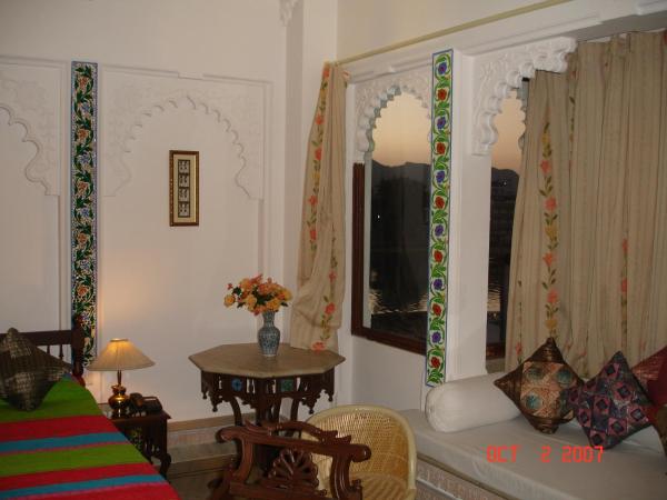 Raj Niwas : photo 4 de la chambre suite lit queen-size