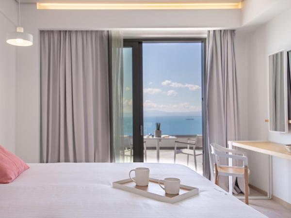 Messinian Icon Hotel & Suites : photo 1 de la chambre chambre double ou lits jumeaux standard - vue sur mer
