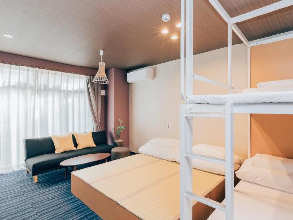 Playsis Asakusa : photo 4 de la chambre chambre triple avec terrasse