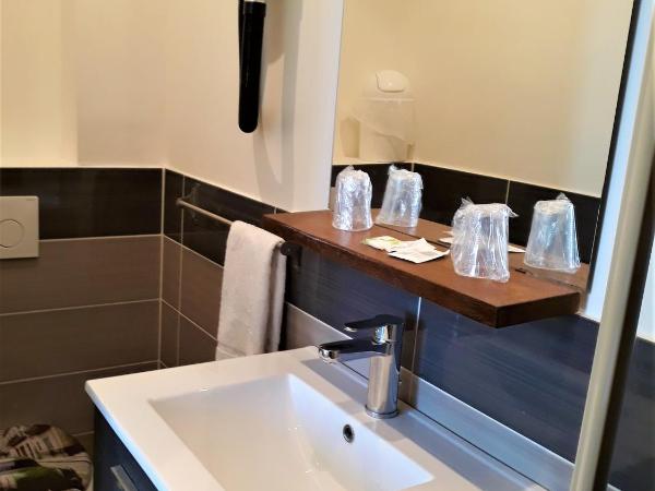 Hôtel Trianon : photo 2 de la chambre chambre lits jumeaux