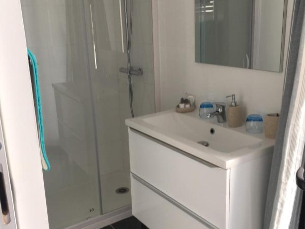 Villa Louancelie B&B : photo 8 de la chambre chambre double deluxe avec balcon - vue sur mer