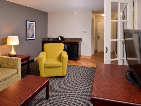 La Quinta by Wyndham Indianapolis South : photo 3 de la chambre suite lit king-size