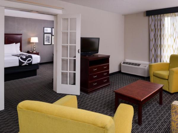La Quinta by Wyndham Indianapolis South : photo 4 de la chambre suite lit king-size