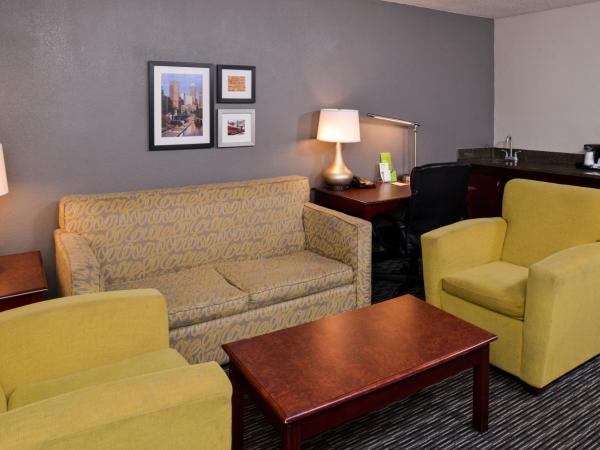 La Quinta by Wyndham Indianapolis South : photo 5 de la chambre suite lit king-size