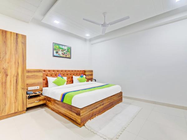 Treebo Trend Nysha Palace Mahipalpur : photo 1 de la chambre chambre double deluxe