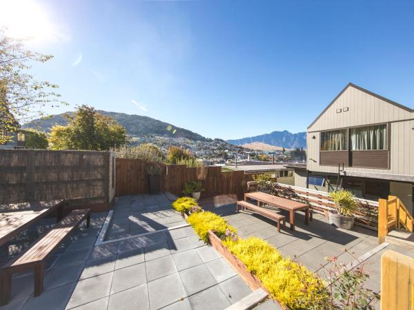 Lomond Lodge Motel & Apartments : photo 9 de la chambre studio with garden patio
