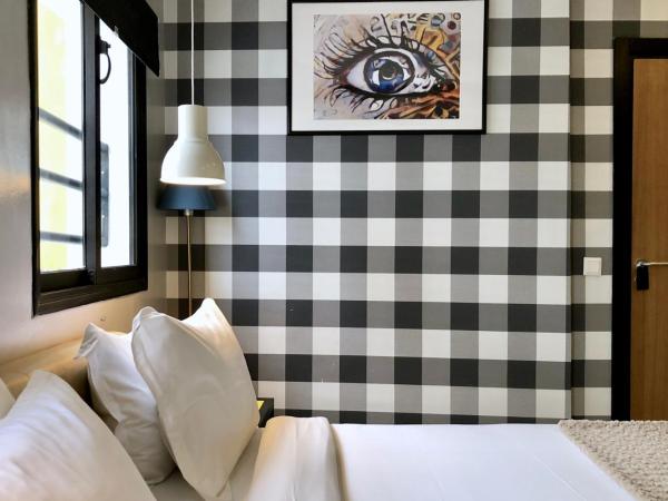 Suite Loc Luxury Aparthotel : photo 4 de la chambre studio pop art