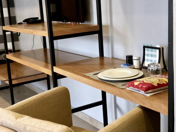 Suite Loc Luxury Aparthotel : photo 2 de la chambre studio pop art