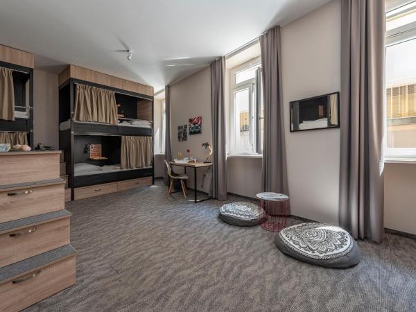 Downtown Boutique Hostel : photo 2 de la chambre lit dans dortoir mixte de 8 lits 