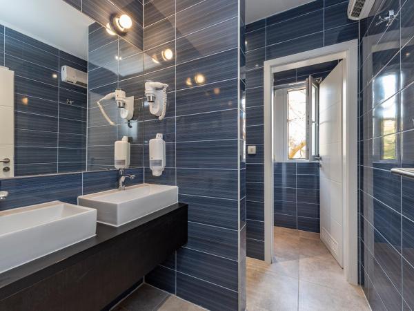 Downtown Boutique Hostel : photo 4 de la chambre lit dans dortoir mixte de 8 lits 