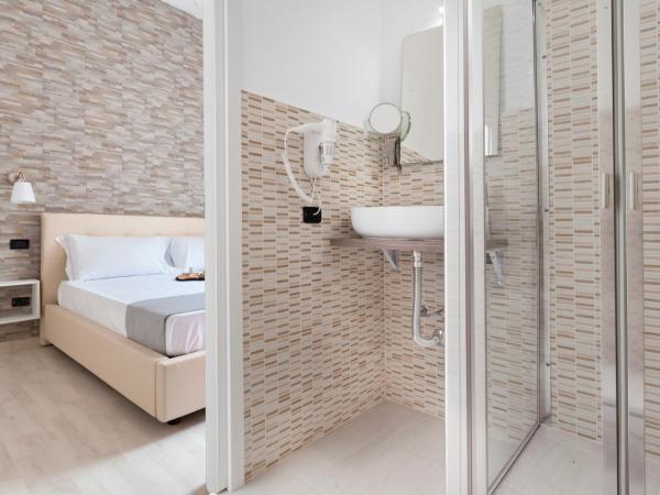 Rainbow Napoli : photo 4 de la chambre chambre double avec balcon