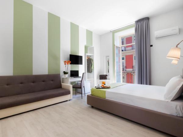 Rainbow Napoli : photo 2 de la chambre chambre double avec balcon