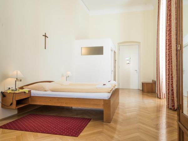 Gästehaus im Priesterseminar Salzburg : photo 3 de la chambre chambre double classique