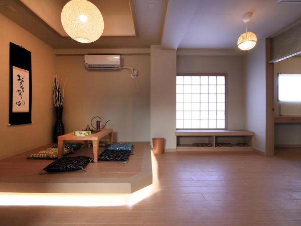 TOMARU MORISITA HOUSE : photo 3 de la chambre chambre familiale avec salle de bains privative