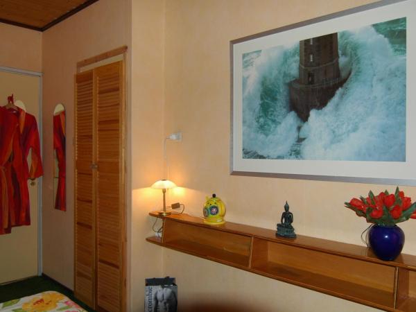 Bed and Breakfast Tulip Gallery : photo 4 de la chambre chambre double avec salle de bains commune