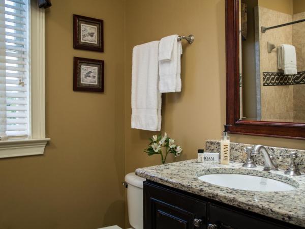 The Inn on West Liberty : photo 4 de la chambre chambre familiale avec salle de bains privative