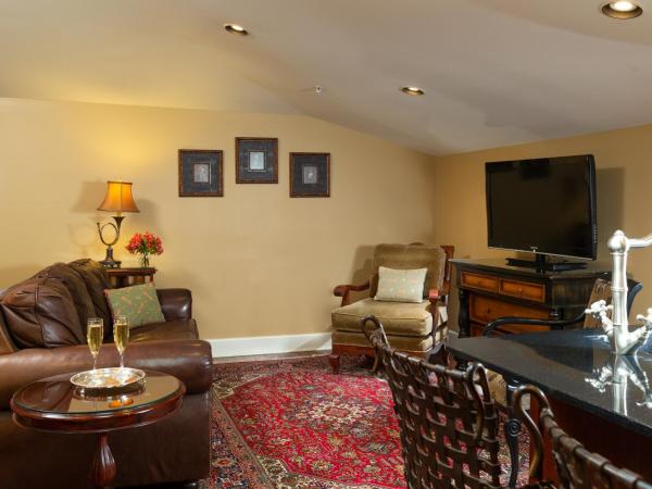 The Inn on West Liberty : photo 2 de la chambre chambre familiale avec salle de bains privative