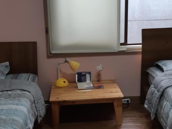 Birdsnest Hostel Hongdae Foreigner only : photo 4 de la chambre chambre triple avec salle de bains commune