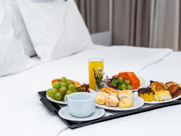 Hilton Garden Inn Belo Horizonte Lourdes : photo 7 de la chambre business class com cama king-size