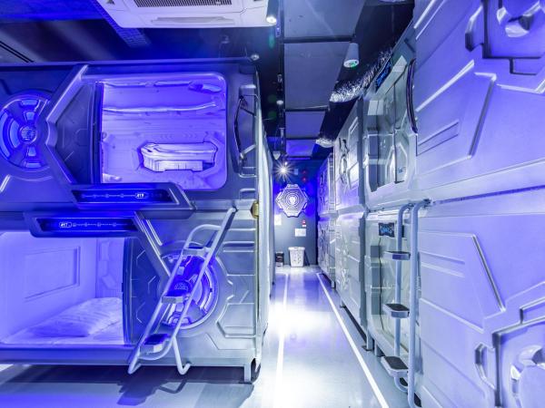 MET A Space Pod at Arab Street : photo 2 de la chambre capsule spatiale double standard