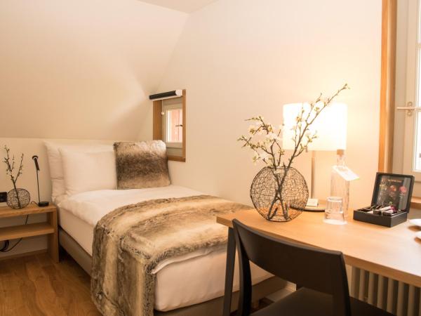 Hotel Restaurant Falkenburg : photo 1 de la chambre chambre simple - vue sur lac