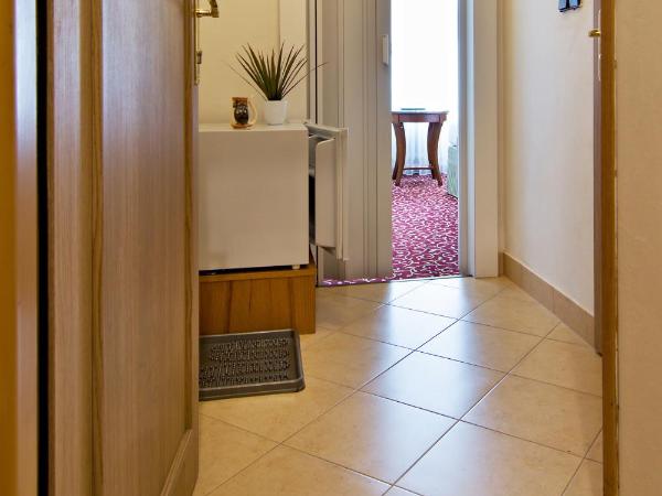 Romania : photo 4 de la chambre chambre simple standard avec vue sur la cour