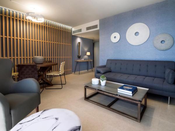 Marina Alimos Hotel Apartments : photo 6 de la chambre appartement familial premium - vue sur mer