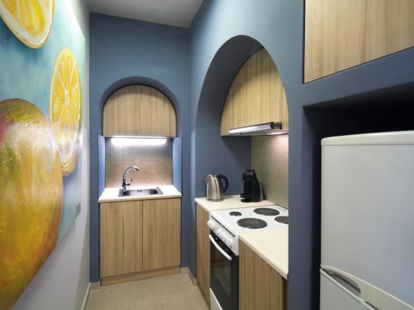 Marina Alimos Hotel Apartments : photo 1 de la chambre appartement 2 chambres premium - vue latérale sur mer