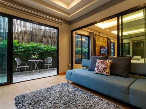 Hostel One Art and Gallery : photo 2 de la chambre chambre triple avec salle de bains privative